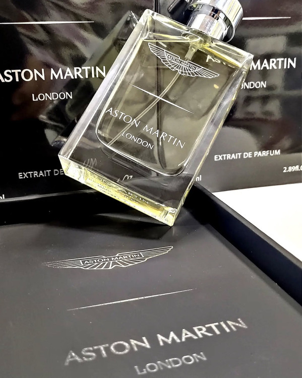 عطر Aston Martin London با طراحی شیشههای کلاسیک و بستهبندی شیک، مناسب برای بانوان و آقایان